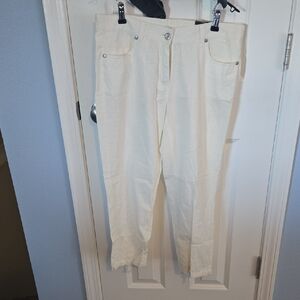 Skye's the Limit Off-White Slim Leg Capri